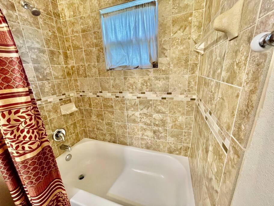 Cozy Modest Home Near Universal Studios/Volcanobay Орландо Экстерьер фото